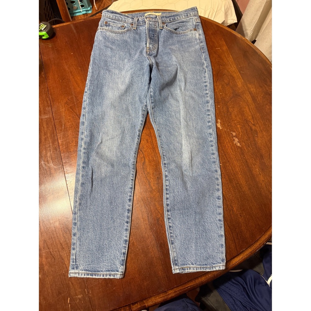 Levis Premium Wedgie Straight Jeans Light Wash Denim Button Fly W28 22861-0034